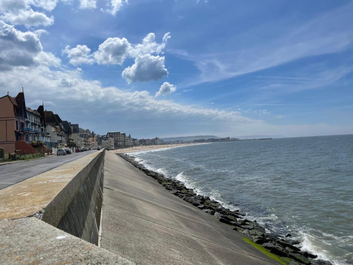 Appartement Face Mer Avec Terrasse Et Parking Trouville-sur-Mer Ngoại thất bức ảnh